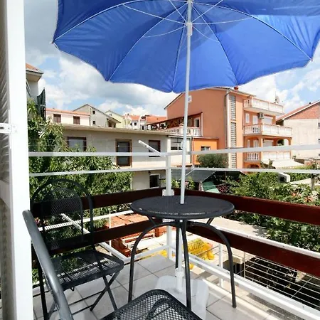 Apartament With Parking Space - 5553 Crikvenica