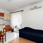 With Parking Space - 5553 Crikvenica
