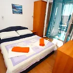 Apartament With Parking Space - 5553 Crikvenica