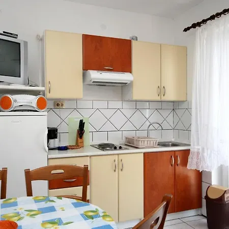 With Parking Space - 5553 Διαμέρισμα Crikvenica