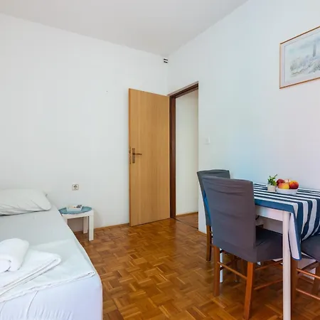 With Parking Space - 5553 Crikvenica