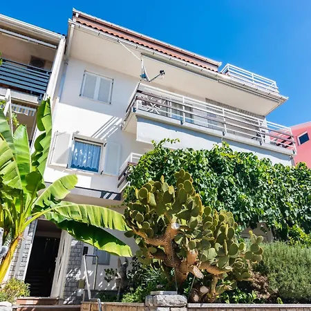Apartment With Parking Space - 5553 *