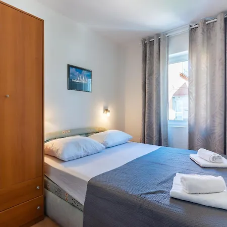 Apartment With Parking Space - 5553 *