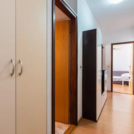 With Parking Space - 5553 Crikvenica