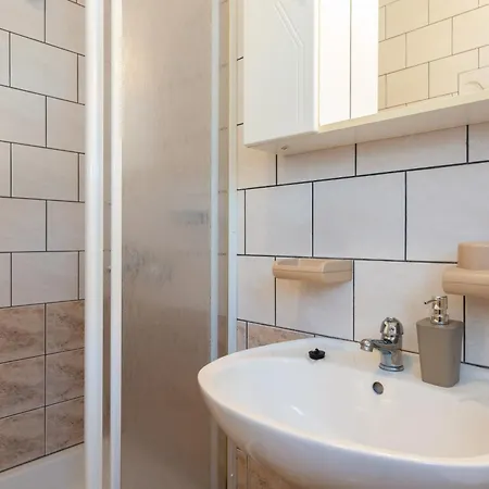 Apartment With Parking Space - 5553