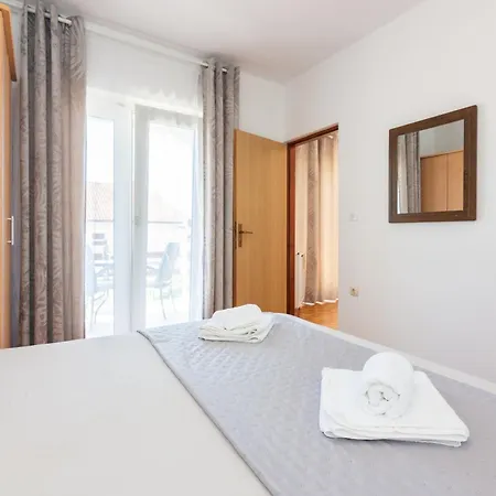 Apartment With Parking Space - 5553 *