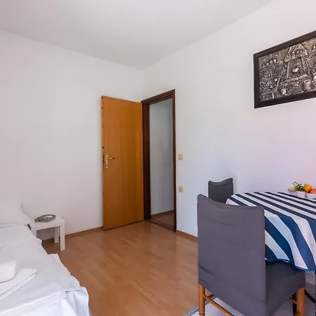 Apartment With Parking Space - 5553
