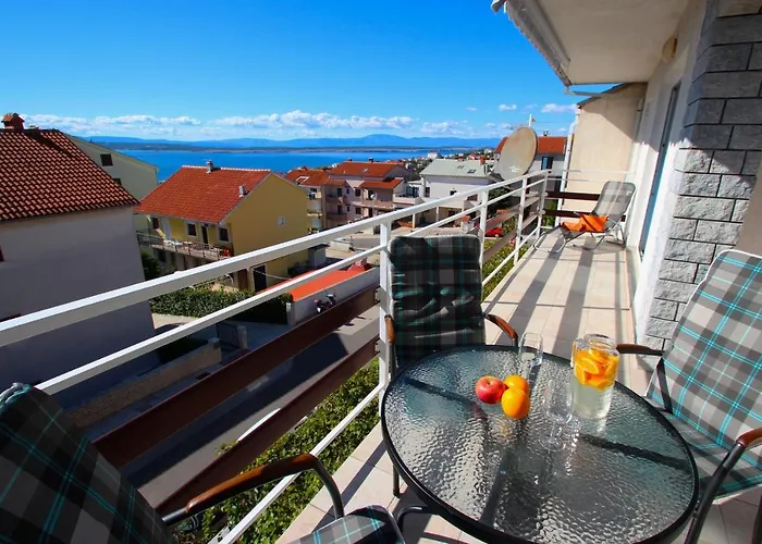 With Parking Space - 5553 Crikvenica