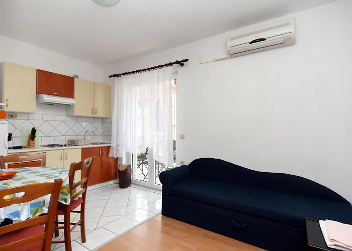 With Parking Space - 5553 Crikvenica