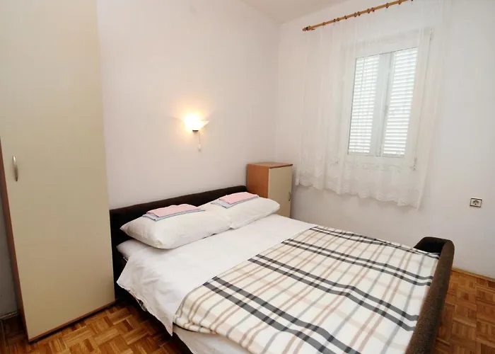 With Parking Space - 5553 Crikvenica